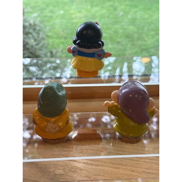 Fisher-Price Little People Disney Snow White Dopey & Bashful Figures - Picture 3 of 4